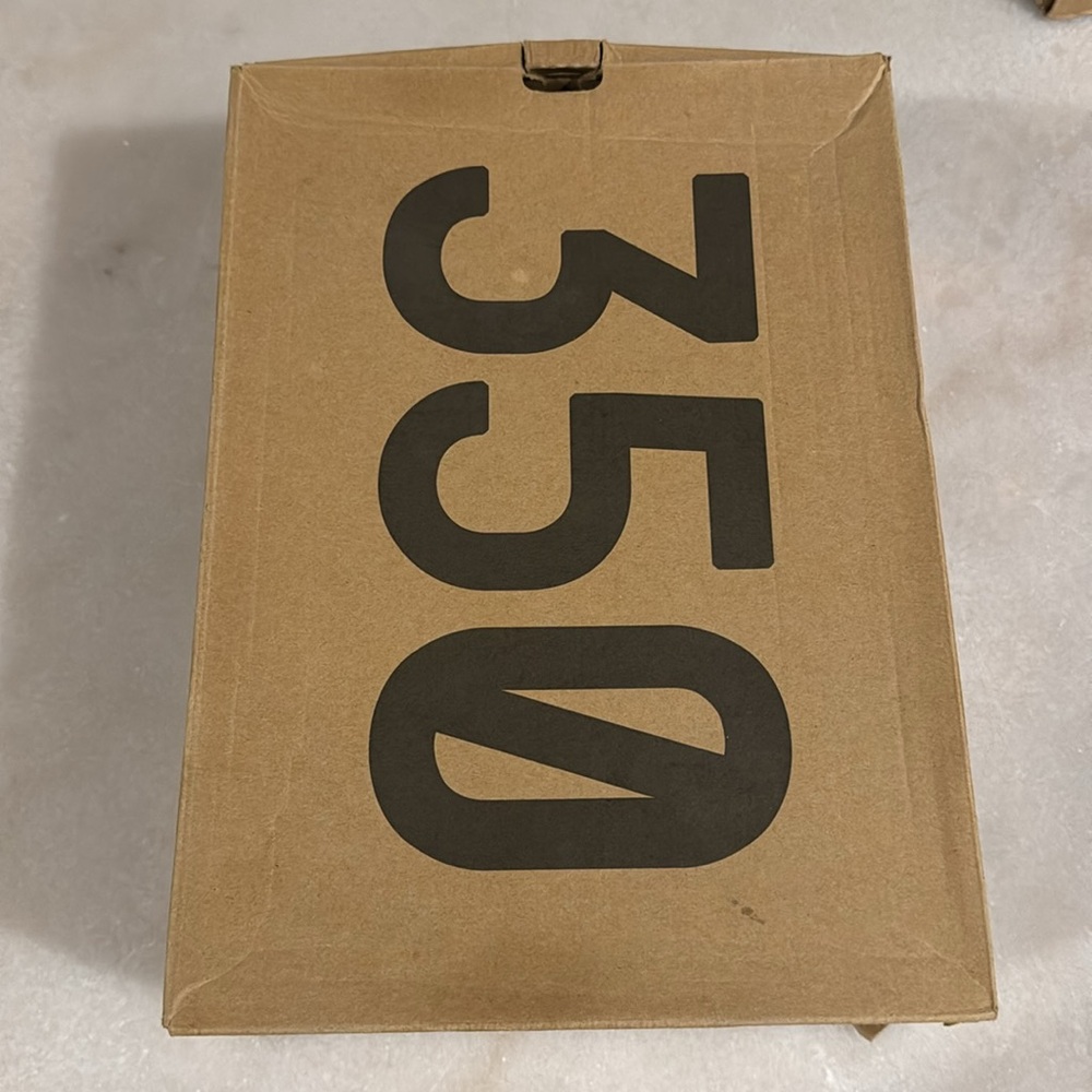 Yeezy Boost 350 V2 'Beluga 2.0' - Picture 4 of 9